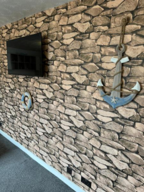 SEA FRONT Lush Apartment MASSAGE POWER SHOWER Netflix Tv